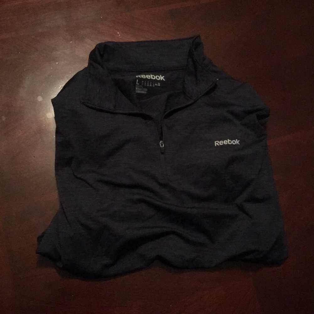 Long sleeve Reebok polyester/spandex pullover
